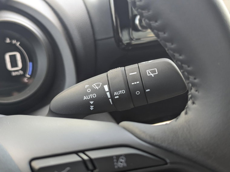 Vehicle Image 25