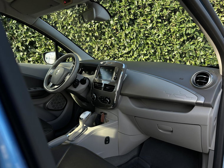 Vehicle Image 32