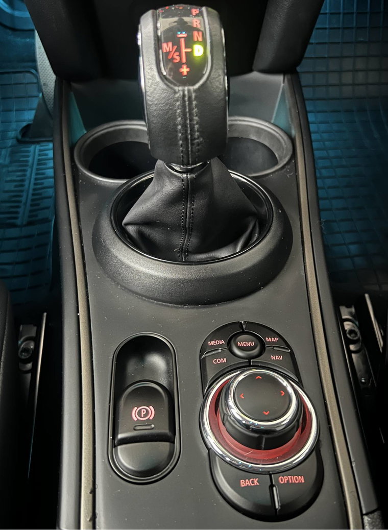 Vehicle Image 16