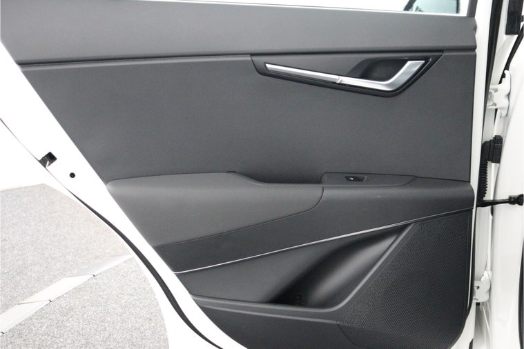 Vehicle Image 38