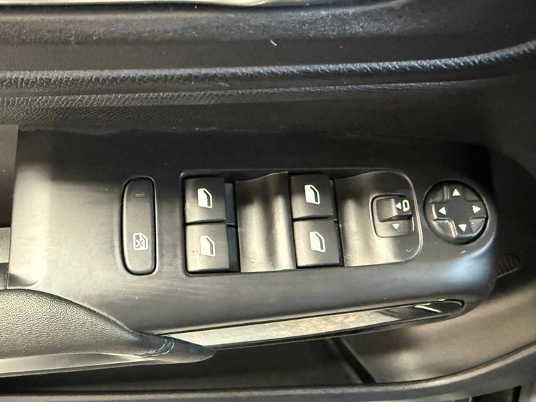 Vehicle Image 28