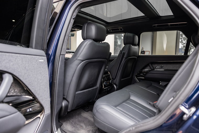 Vehicle Image 6