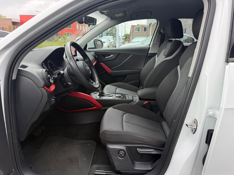 Vehicle Image 14