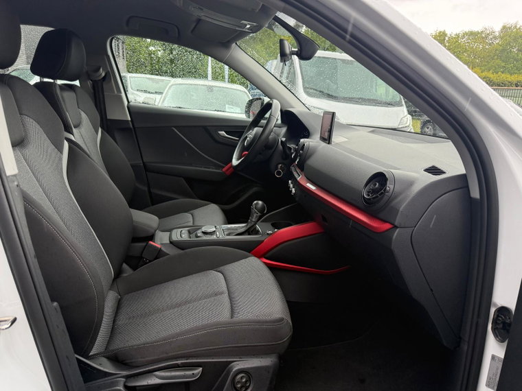 Vehicle Image 25