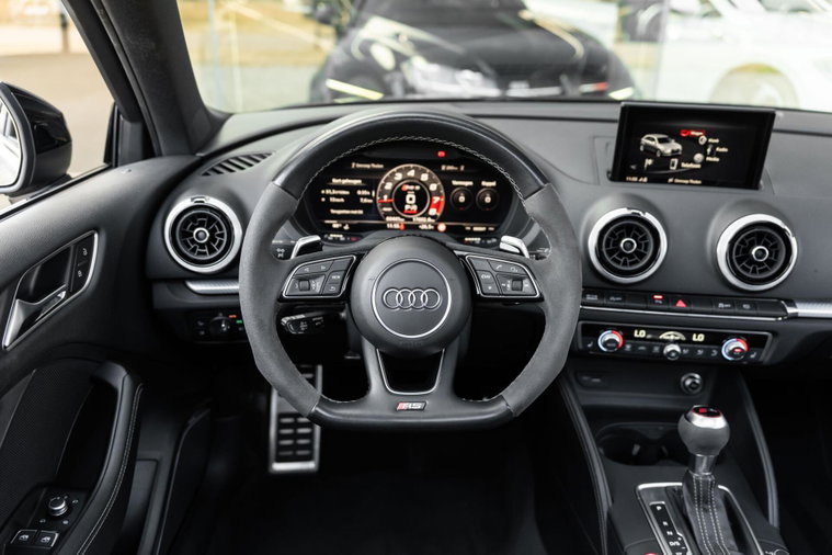 Vehicle Image 25
