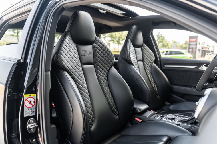 Vehicle Image 30