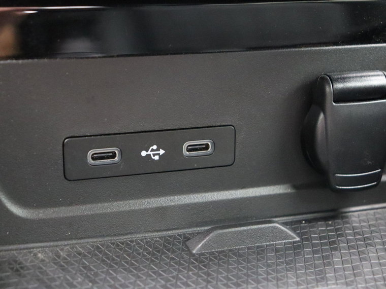Vehicle Image 26