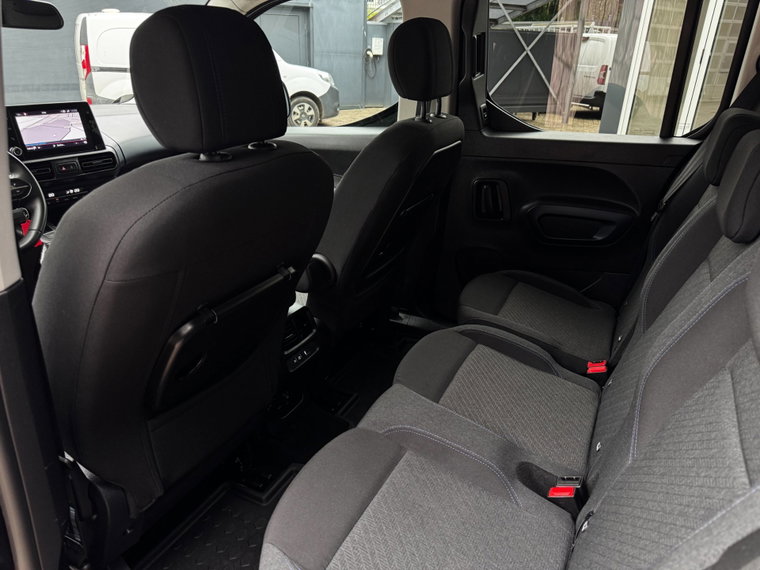 Vehicle Image 19