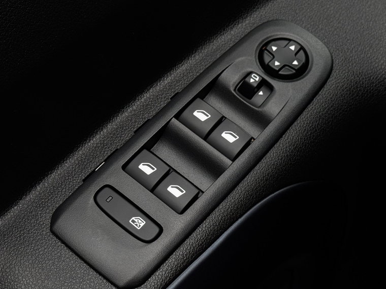 Vehicle Image 26