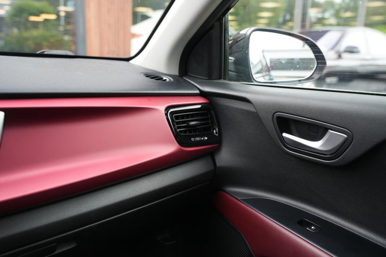 Vehicle Image 32