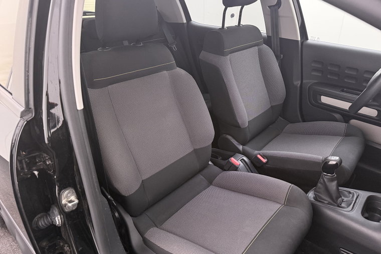 Vehicle Image 16