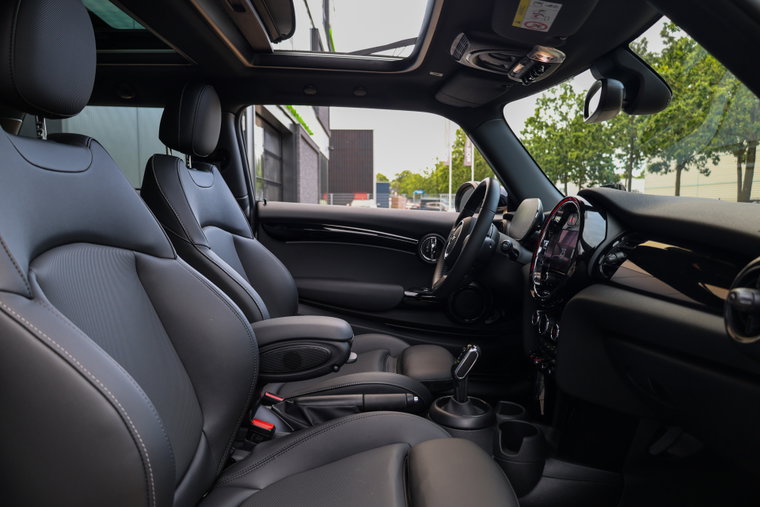 Vehicle Image 14