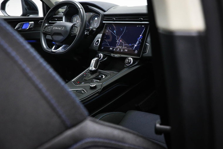 Vehicle Image 12