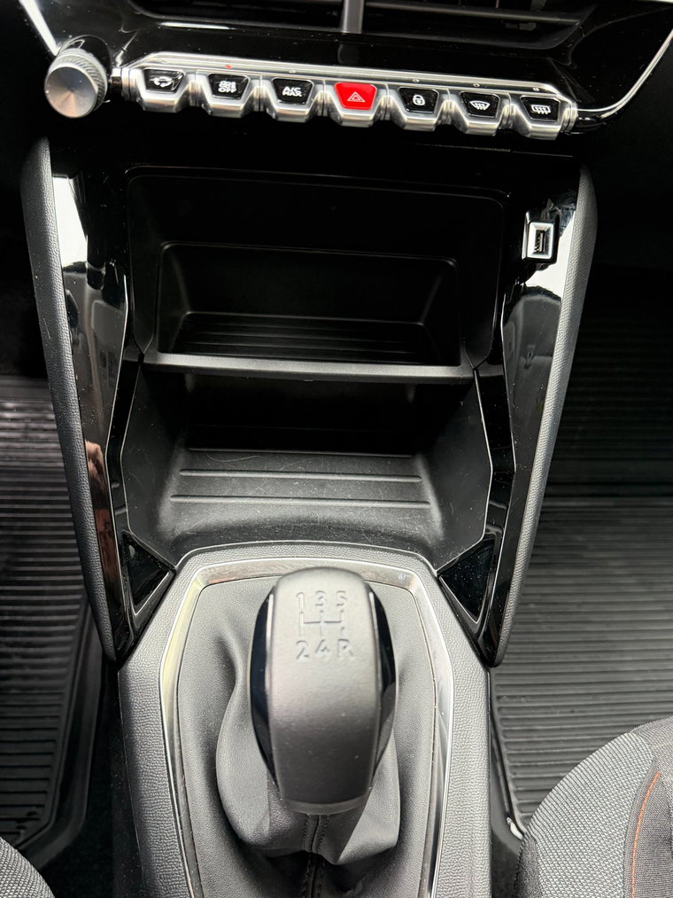 Vehicle Image 38