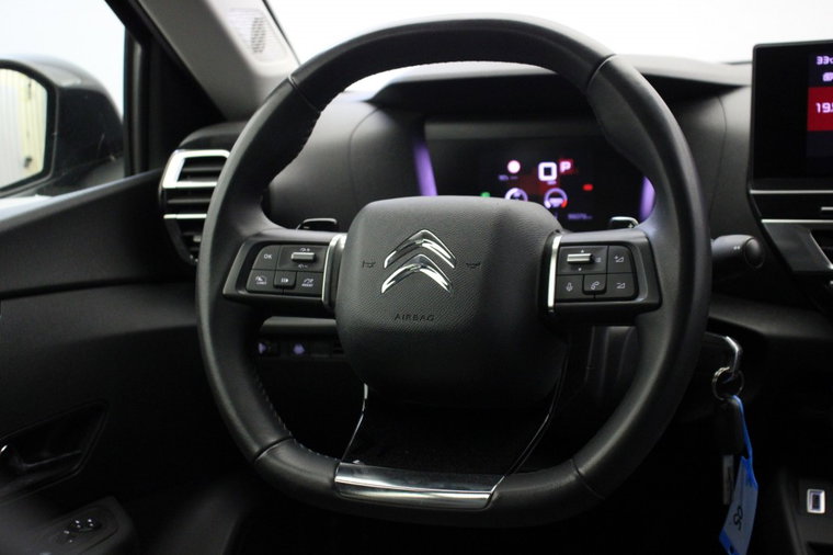 Vehicle Image 17