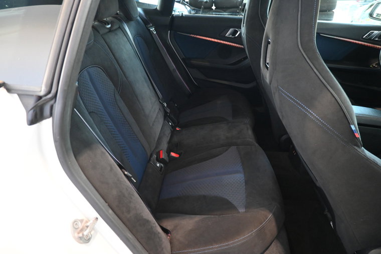 Vehicle Image 32