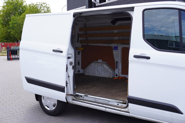 Vehicle Image 9
