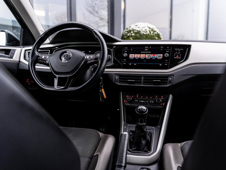 Vehicle Image 21