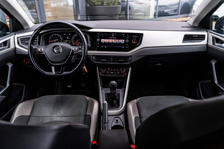 Vehicle Image 8