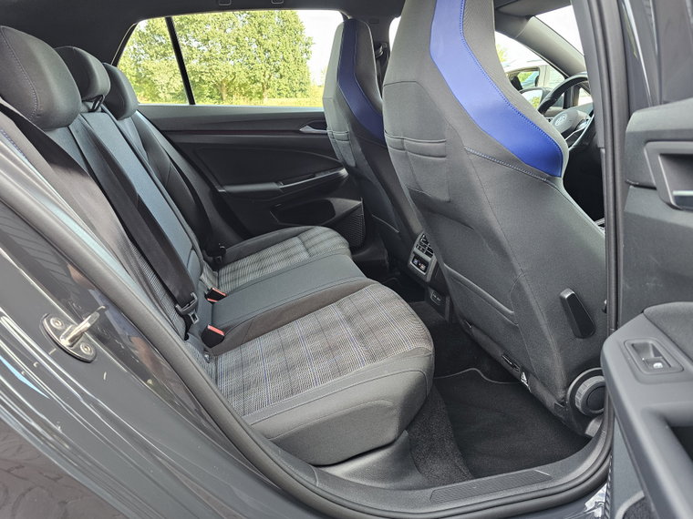 Vehicle Image 32