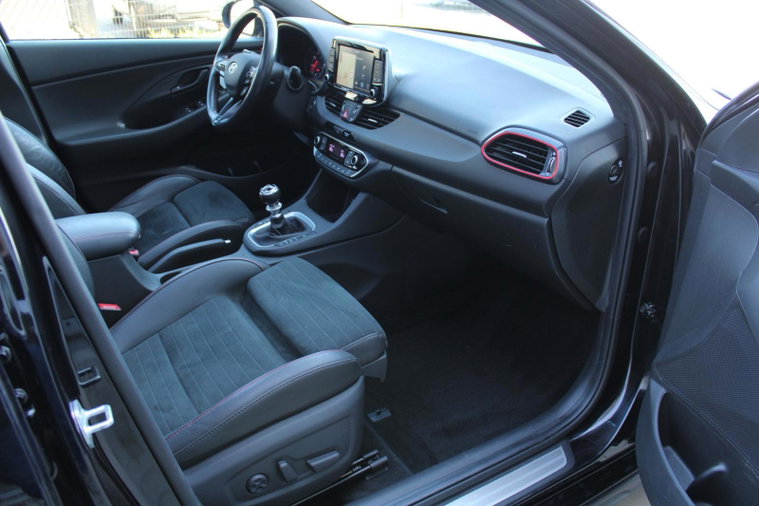 Vehicle Image 16