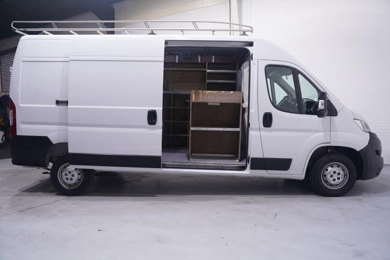 Vehicle Image 9