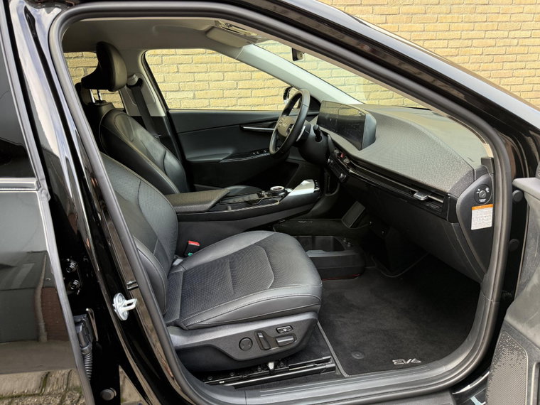 Vehicle Image 24