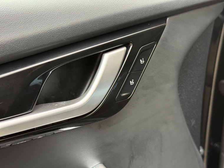 Vehicle Image 28