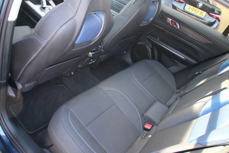 Vehicle Image 25