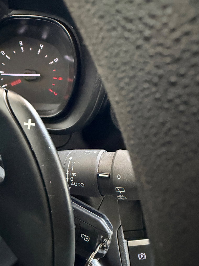 Vehicle Image 24