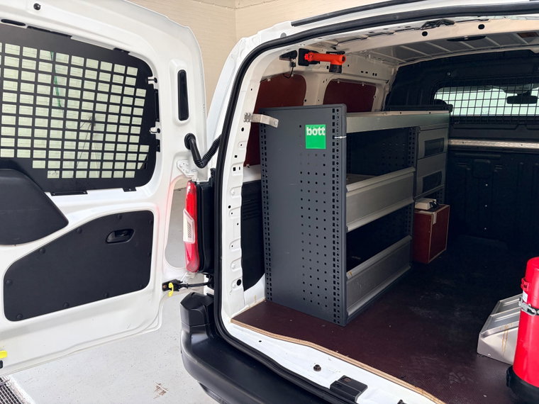 Vehicle Image 38