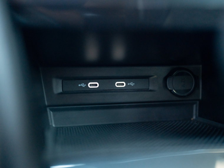 Vehicle Image 38