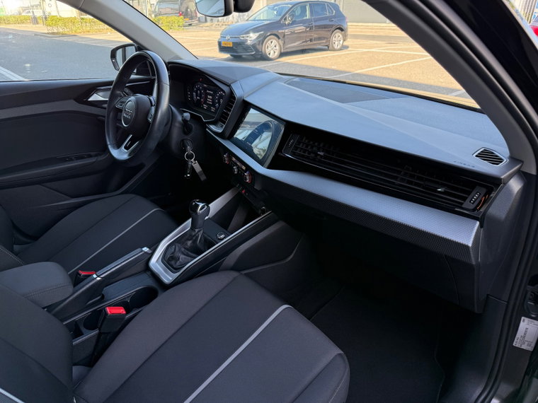 Vehicle Image 30