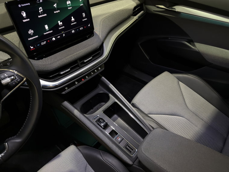 Vehicle Image 25