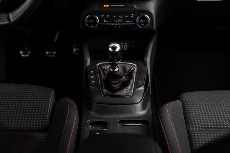 Vehicle Image 25