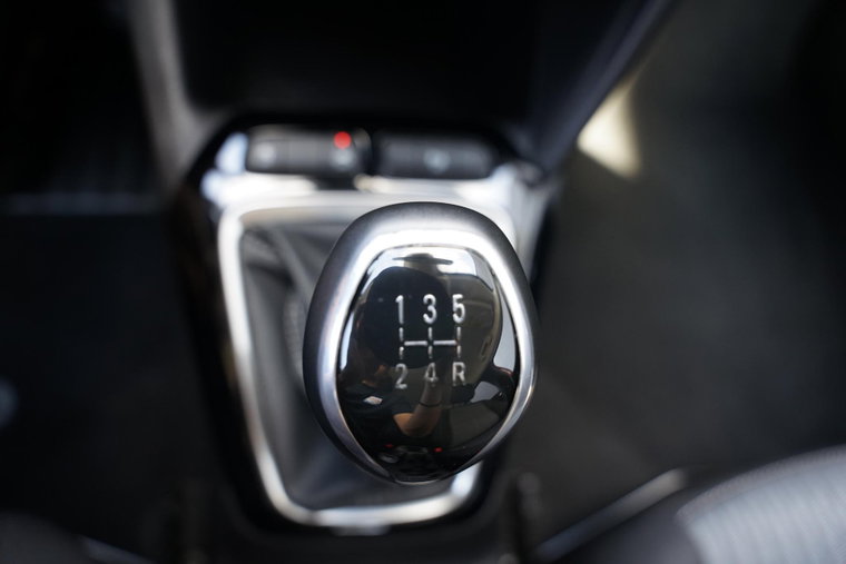 Vehicle Image 25