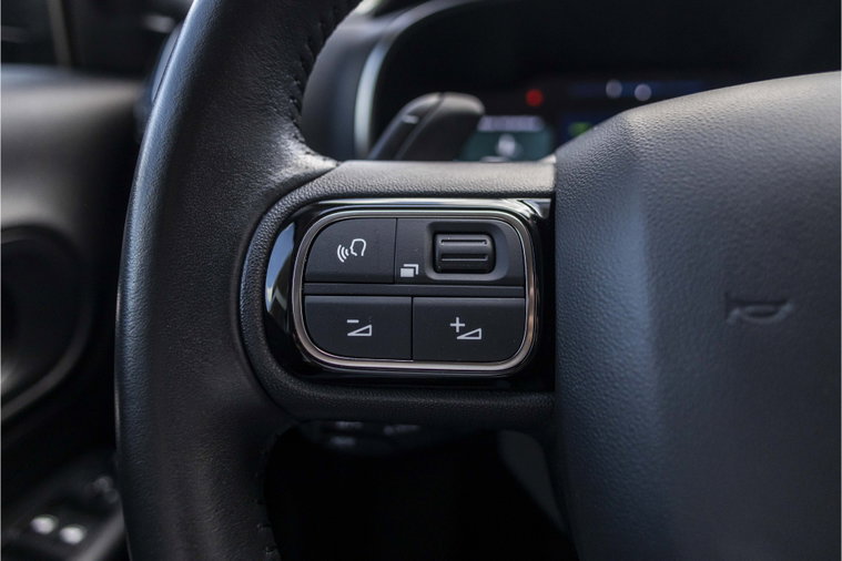 Vehicle Image 32