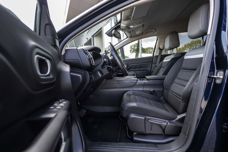 Vehicle Image 11