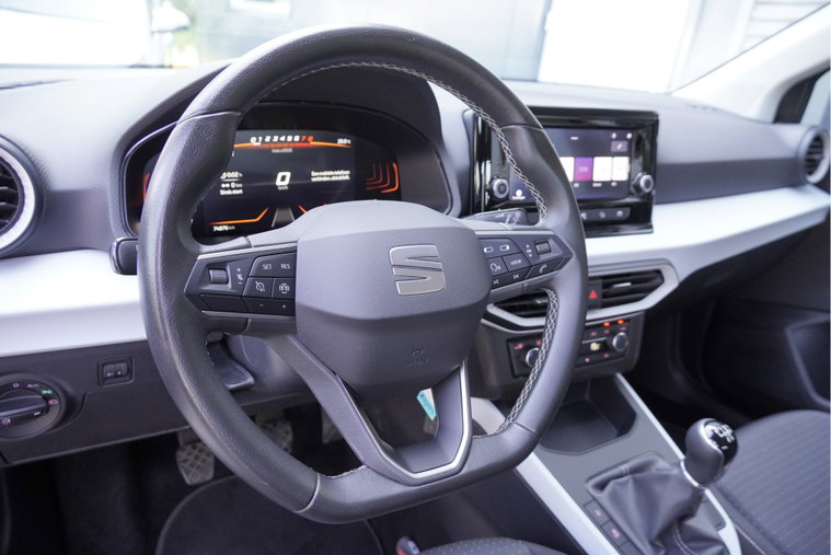Vehicle Image 9