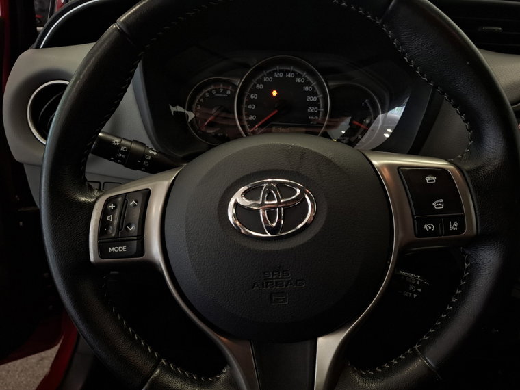 Vehicle Image 16
