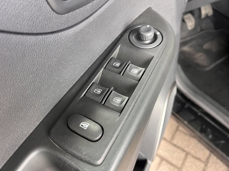 Vehicle Image 32
