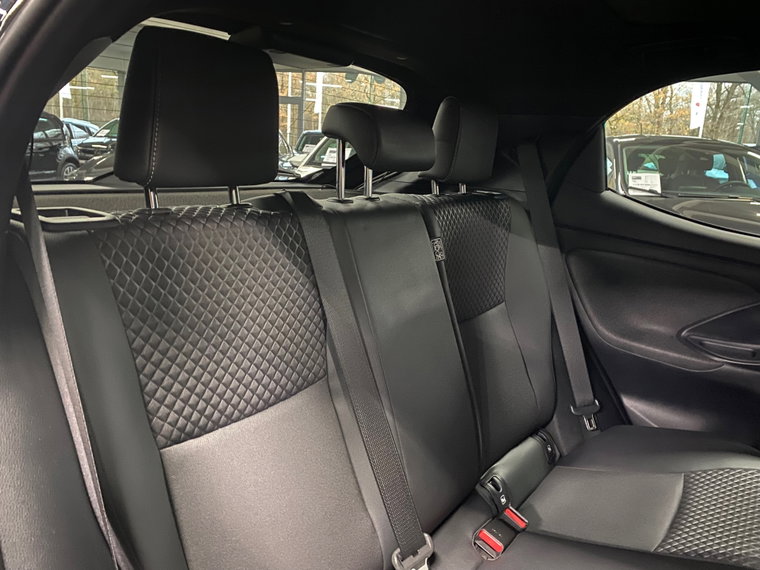 Vehicle Image 32
