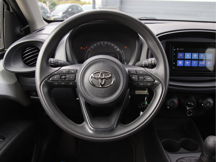 Vehicle Image 16