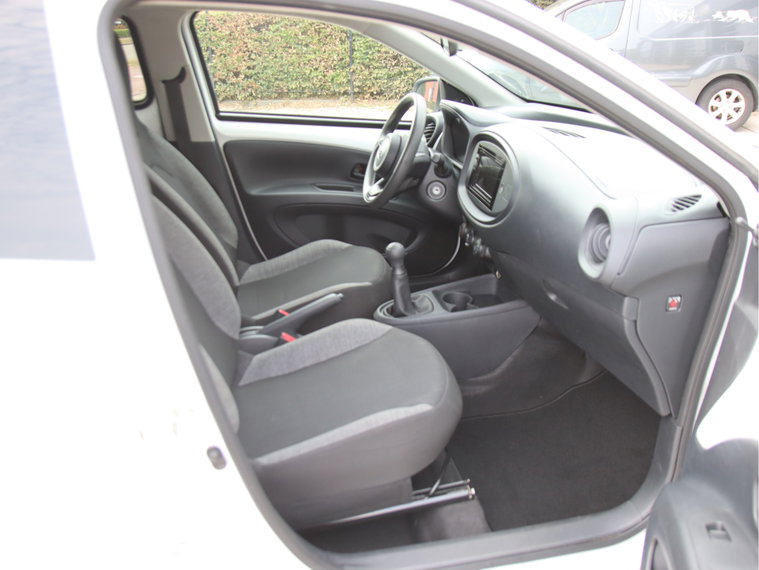 Vehicle Image 11
