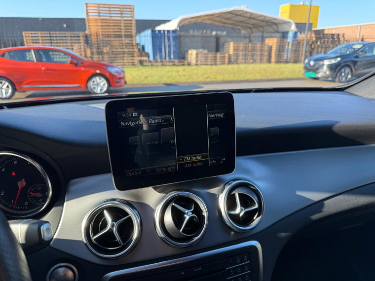 Vehicle Image 28