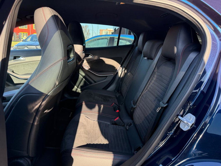 Vehicle Image 32