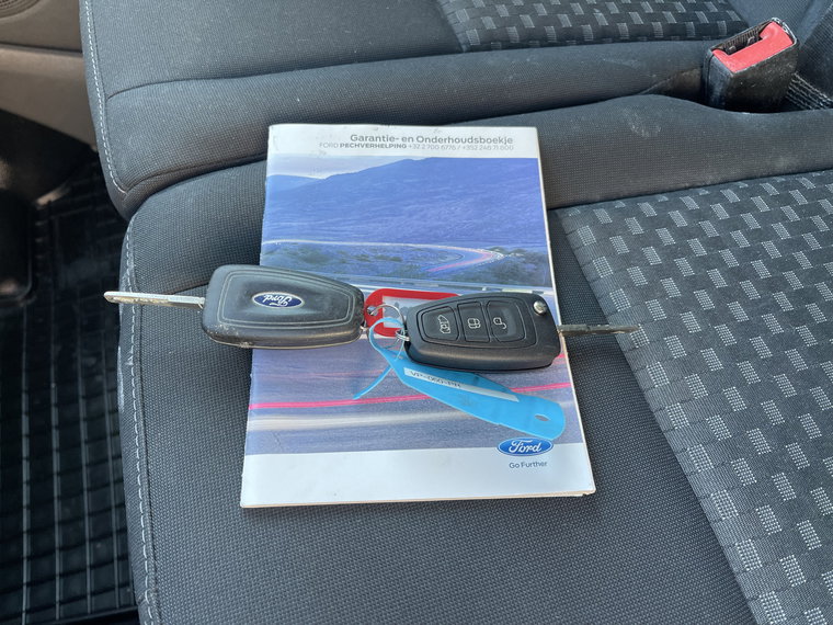 Vehicle Image 25