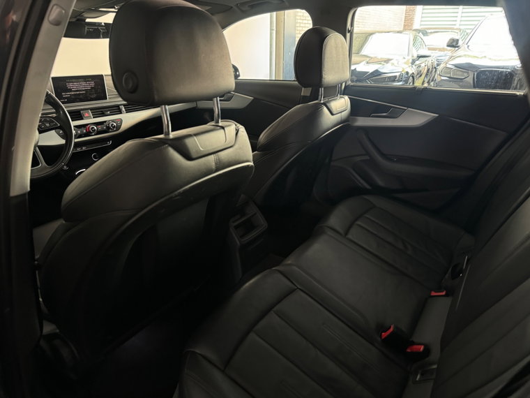 Vehicle Image 25