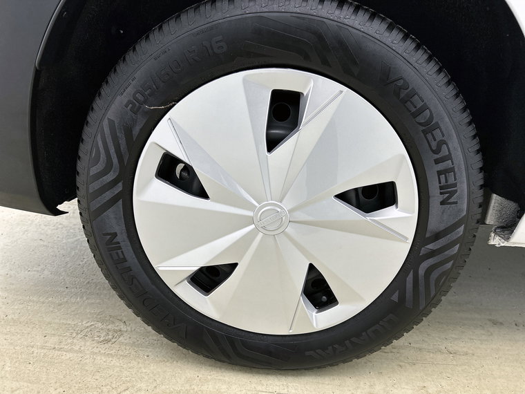Vehicle Image 32