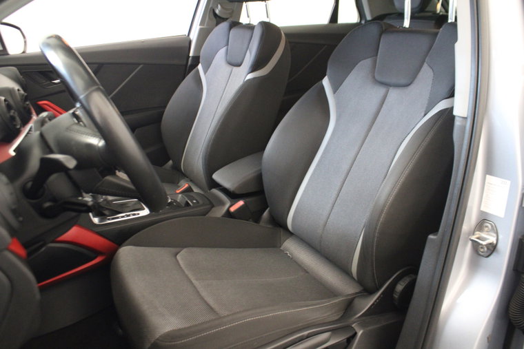 Vehicle Image 16